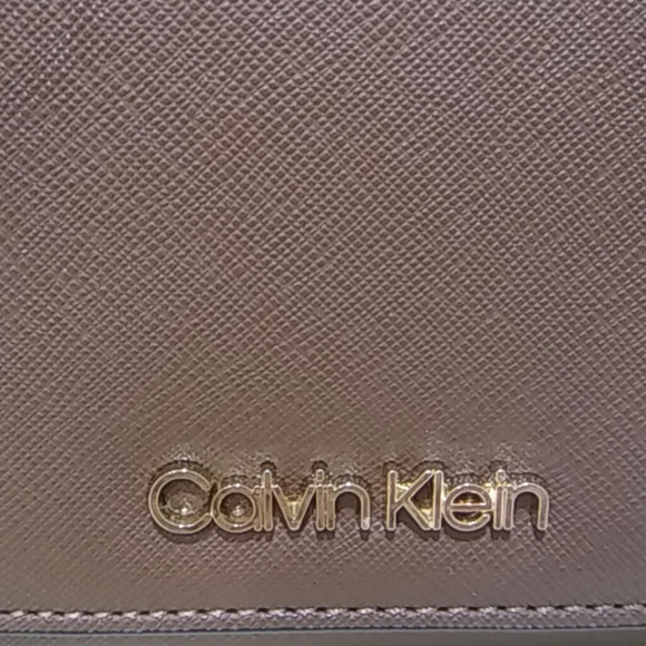Calvin KLEIN wristlet - Picture 2 of 5